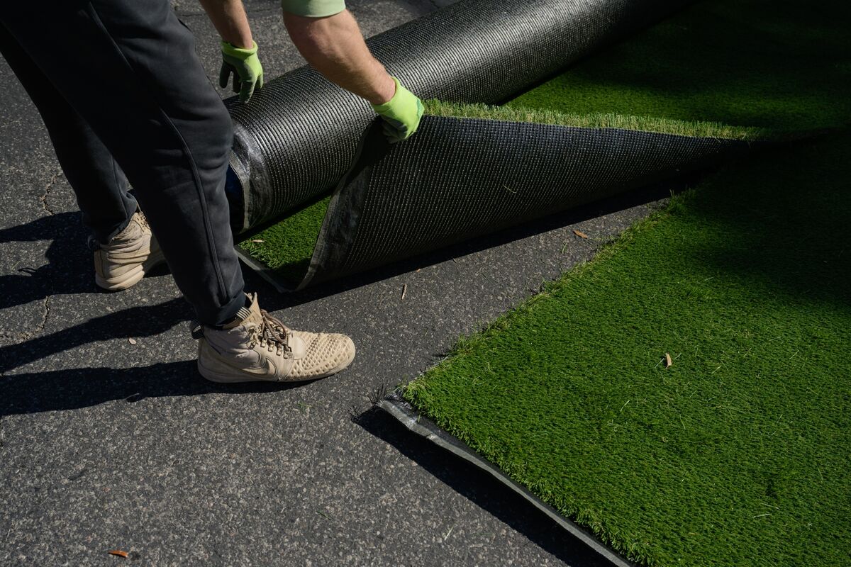 Why Homeowners Opt For Artificial Lawns Over Real Grass