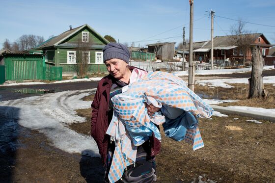 Putin’s Health-Care Cuts Spark Protests in Russian Heartland