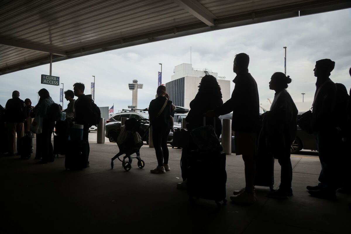 Lines Persist at Some Airports After Trump Signs TSA Pay Memo