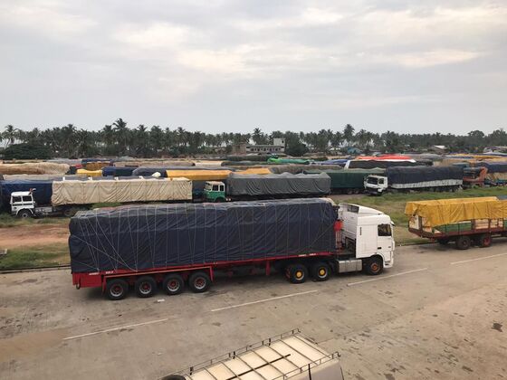 Hundreds of Trucks Parked At Borders Stall African Trade Pact