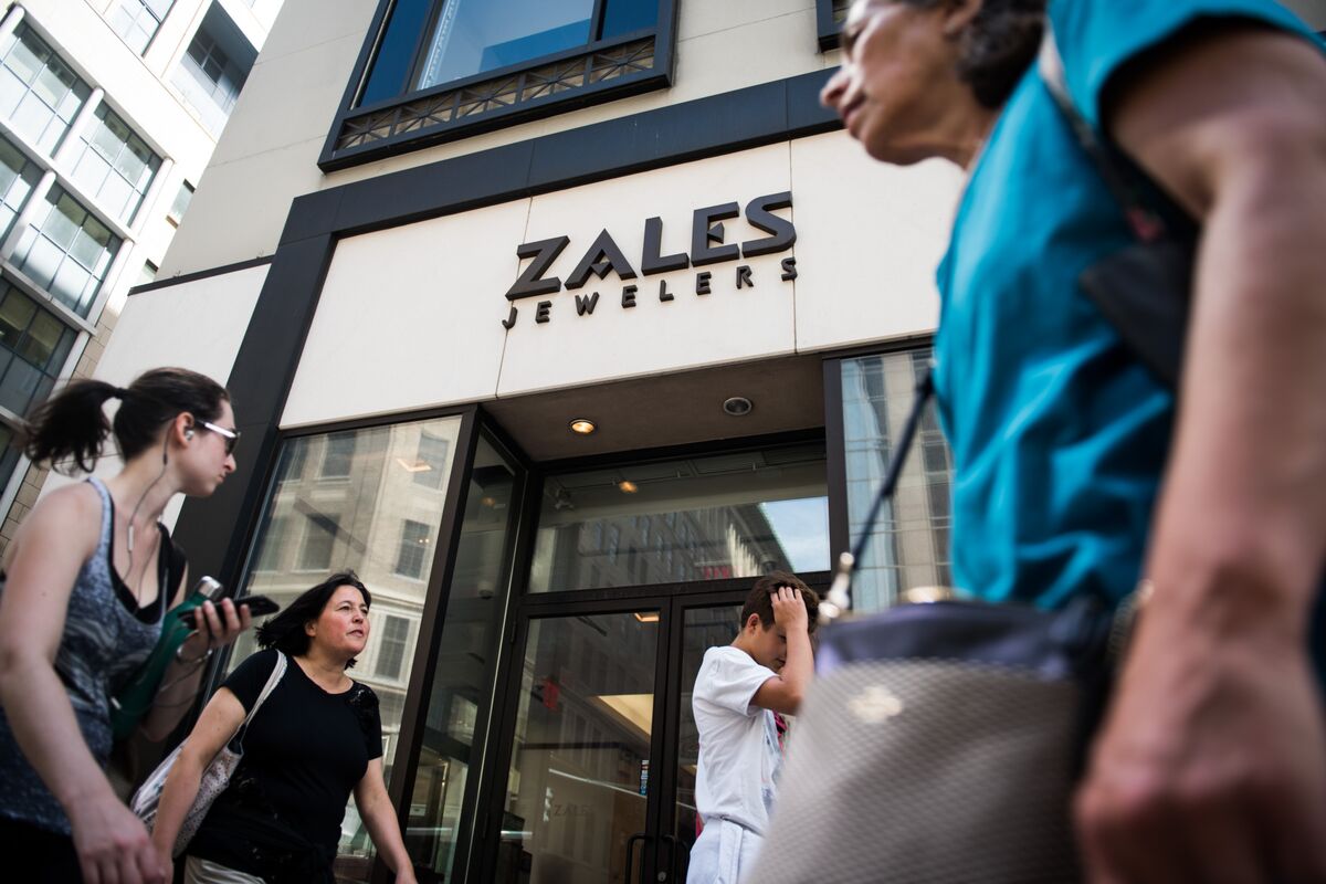 Signet Jewelers Posts 3% Q2 Growth Raises Full-Year Guidance
