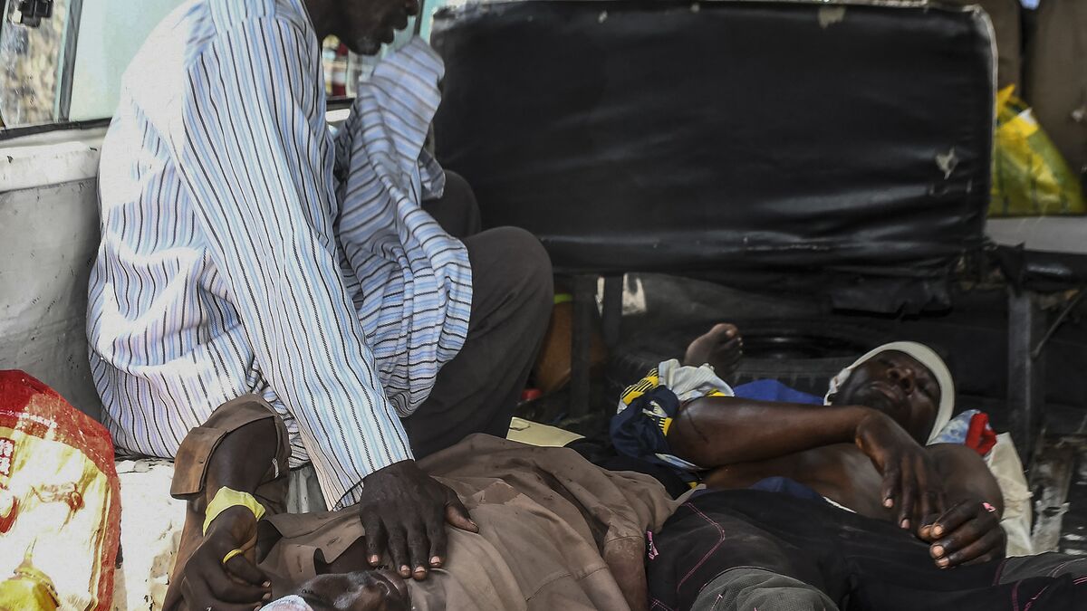 Nigeria Female Suicide Bombers Suspected in Blasts That Kill 18 - Bloomberg