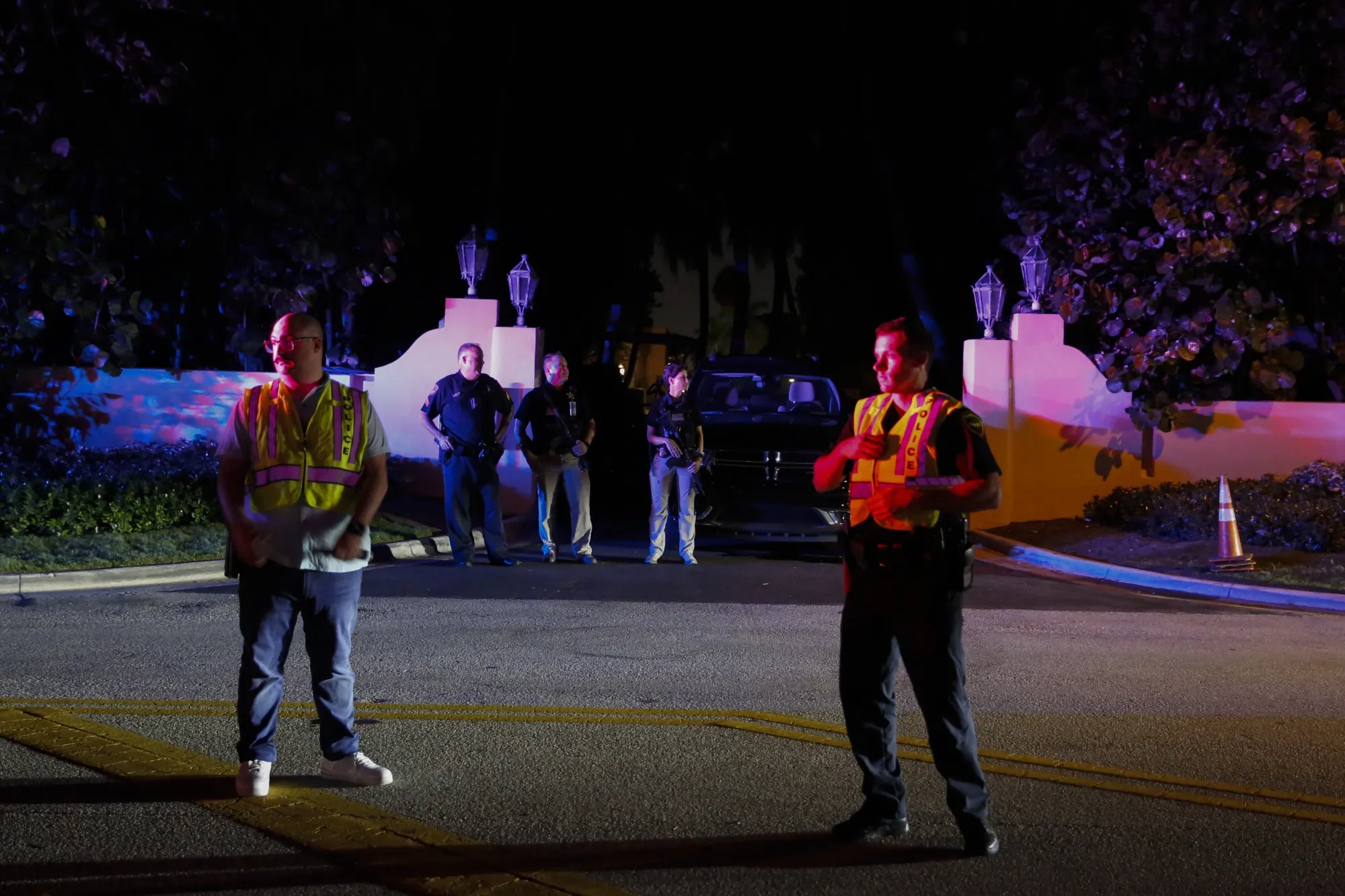 Secret Service and Palm Beach police stand in front of Mar-A-Lago, the residence of then former President Donald Trump, on August 8, 2022. The FBI raided the home to retrieve classified White House documents.