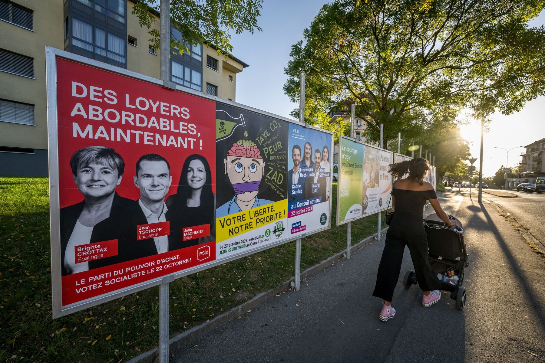 Swiss Right-Wing Party Set to Cement Top Position in Election - Bloomberg