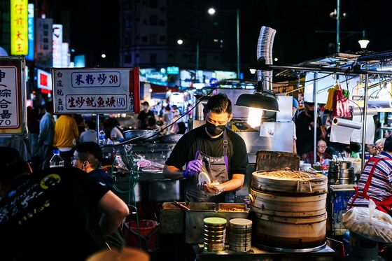 In Taiwan's Night Markets, Locals Sip Bubble Tea and Wait for Tourists