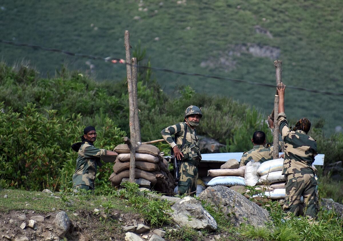 With Stones and Iron Rods, India-China Border Clash Turns Deadly - Bloomberg