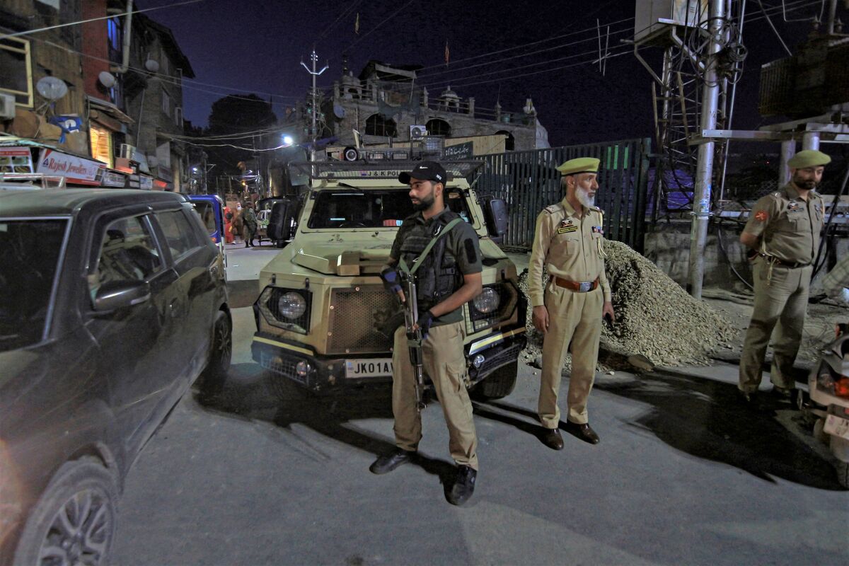 Pakistan Markets Face Worst Month Since 2023 Amid India Tensions