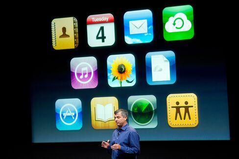 Apple Using ICloud to Lock in Users After Online Misfires