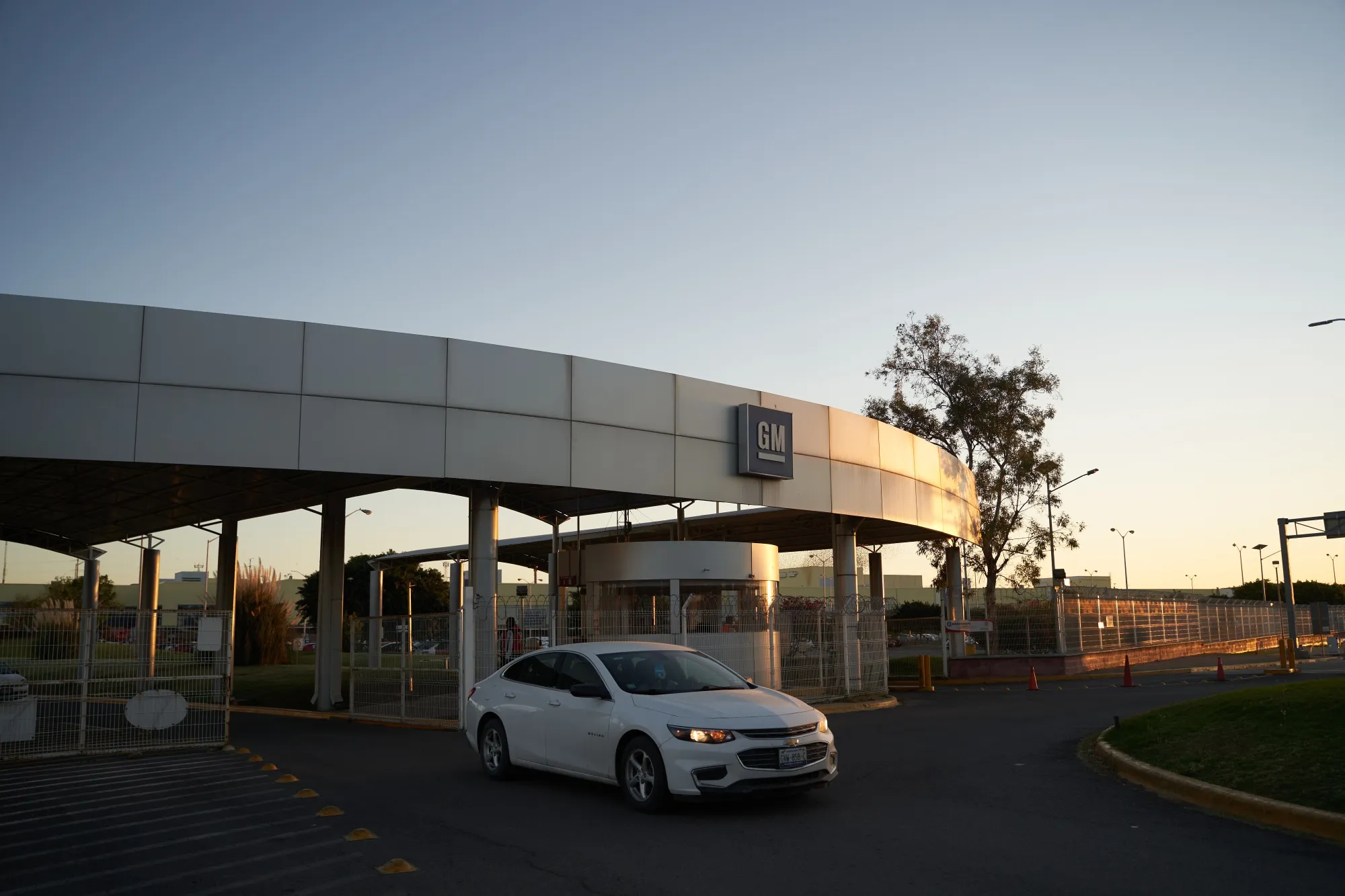 GM Truck Plant Workers Hand Independent Union Historic Win