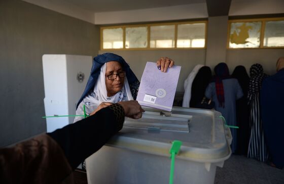 Afghans Vote in Defiance of Taliban Threats and Poll Delays