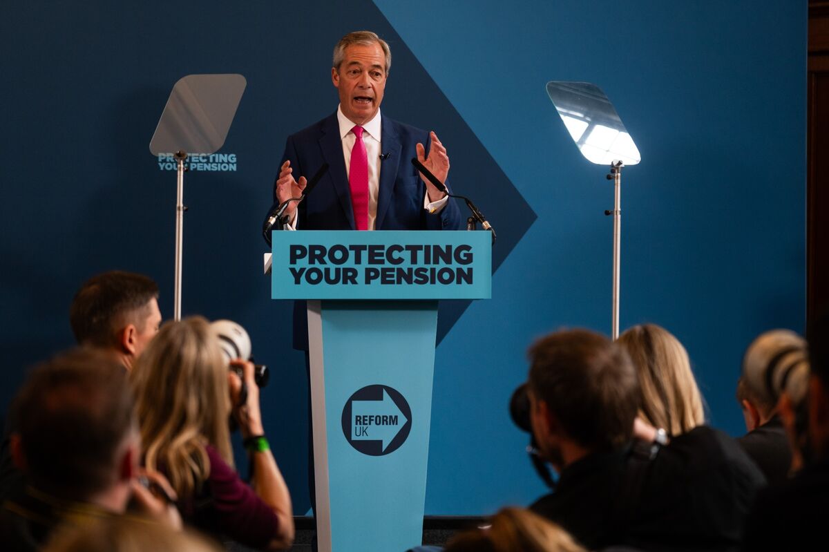 Farage’s Reform UK Vows to Keep Expensive Pensions ‘Triple Lock’
