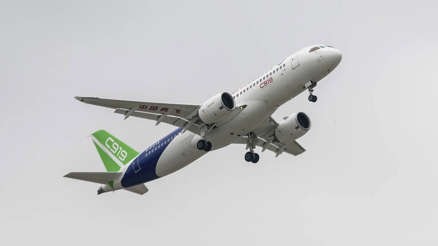 A Commercial Aircraft Corp. of China Ltd. (Comac) C919 aircraft takes off at the Pudong International Airport in Shanghai, China, on Friday, May 5, 2017. China's first modern passenger jet took off on its maiden test flight, giving wings to President Xi Jinping's ambition of turning China into an advanced economy.
