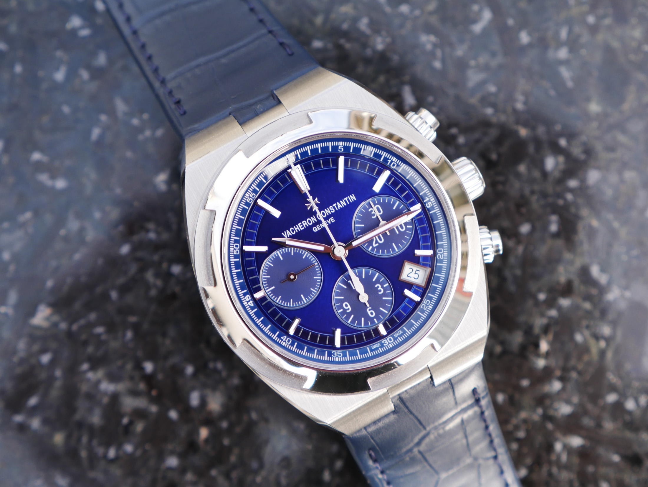 Vacheron Constantin Overseas Dual Time Stainless Steel Blue Index Dial  7900V/110A-B334 - PRE-OWNED