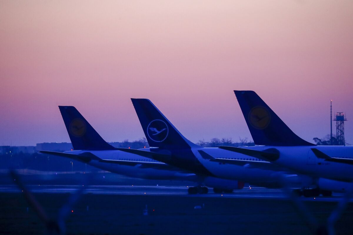 Coronavirus Visualization This Is How Many Planes Are Grounded Bloomberg