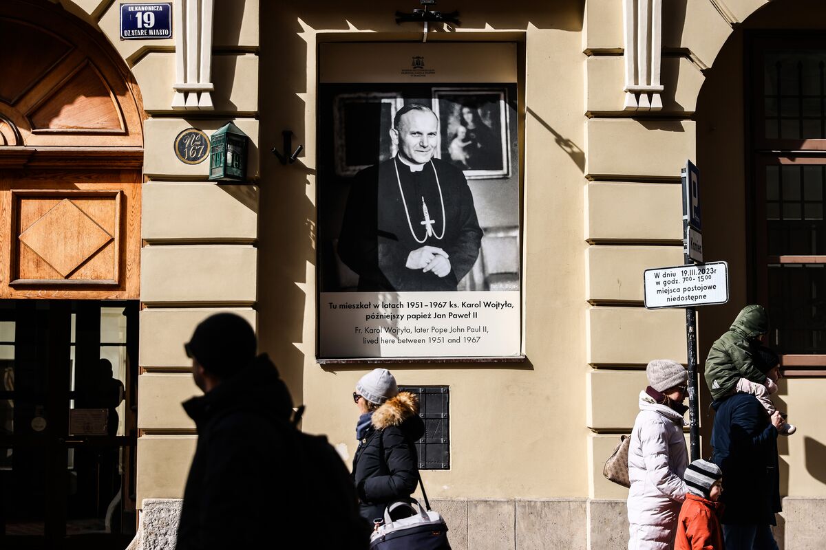 The Pope Returns to Polish Politics From Beyond the Grave