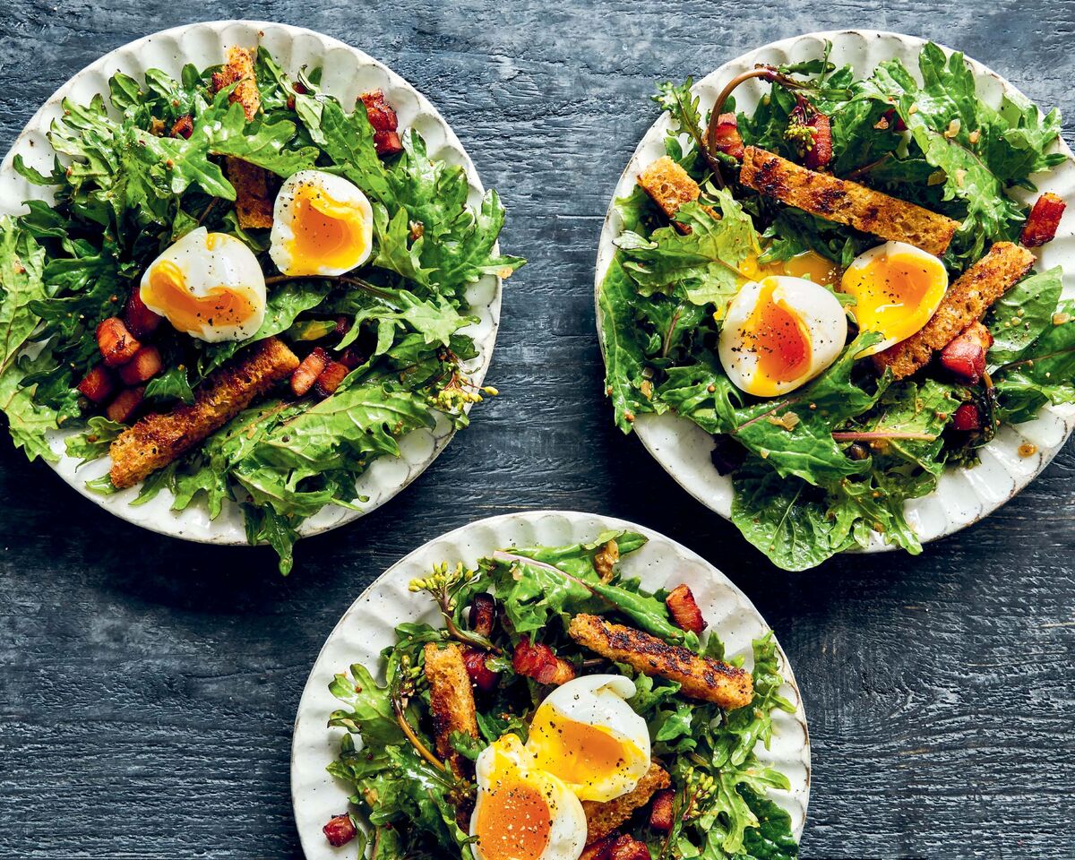 This Bacon, Egg and Kale Salad Recipe Answers Lunchtime Problems