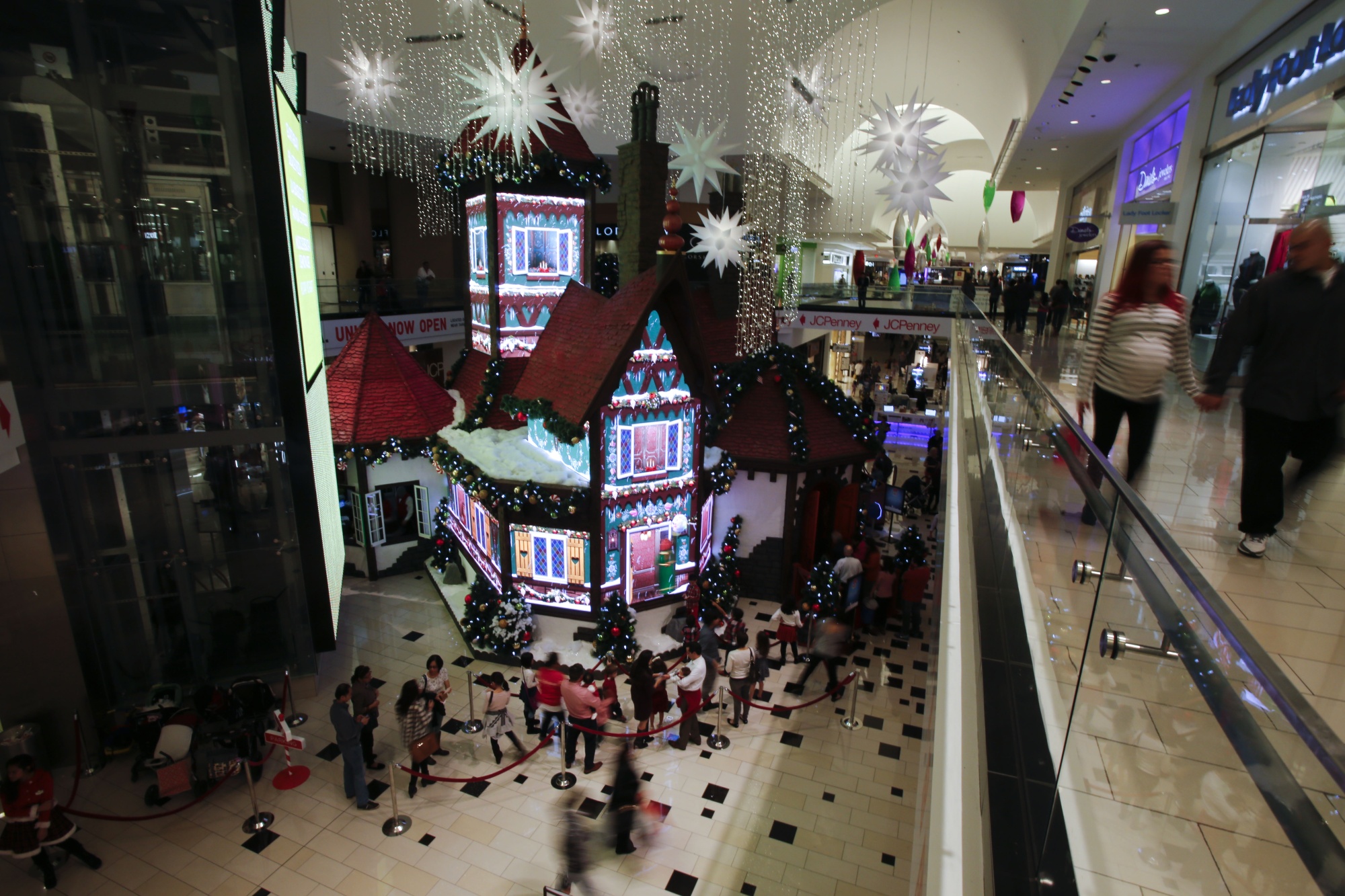King of Prussia Mall holiday shopping survival guide: hours, Santa photo  details and more 