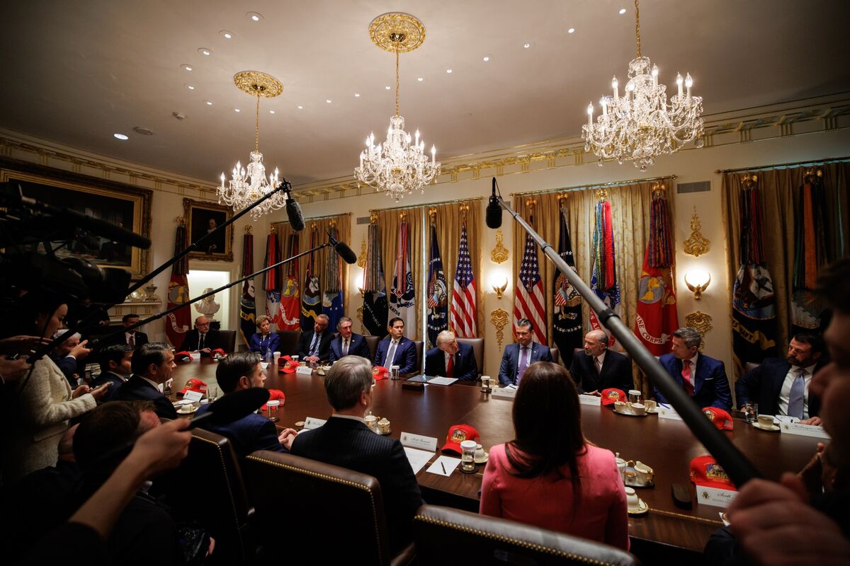 Trump’s Inner Circle Takes on More Jobs as Senate Warnings Flash