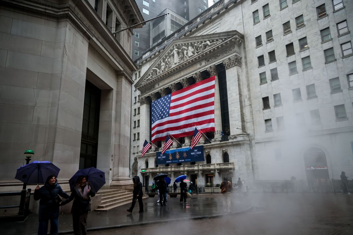 S&P 500 Advances as Hormuz Closure Concerns Ease, Tech Gains