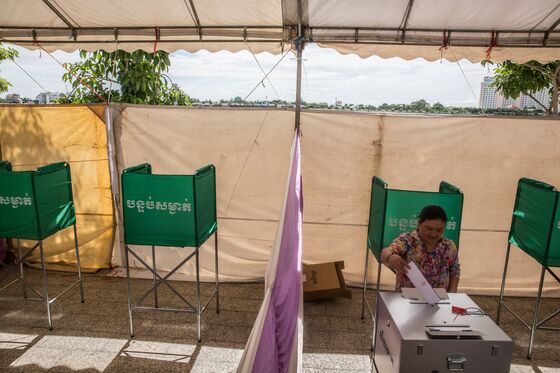 Cambodia Strongman Extends 33-Year Rule in Boycotted Election