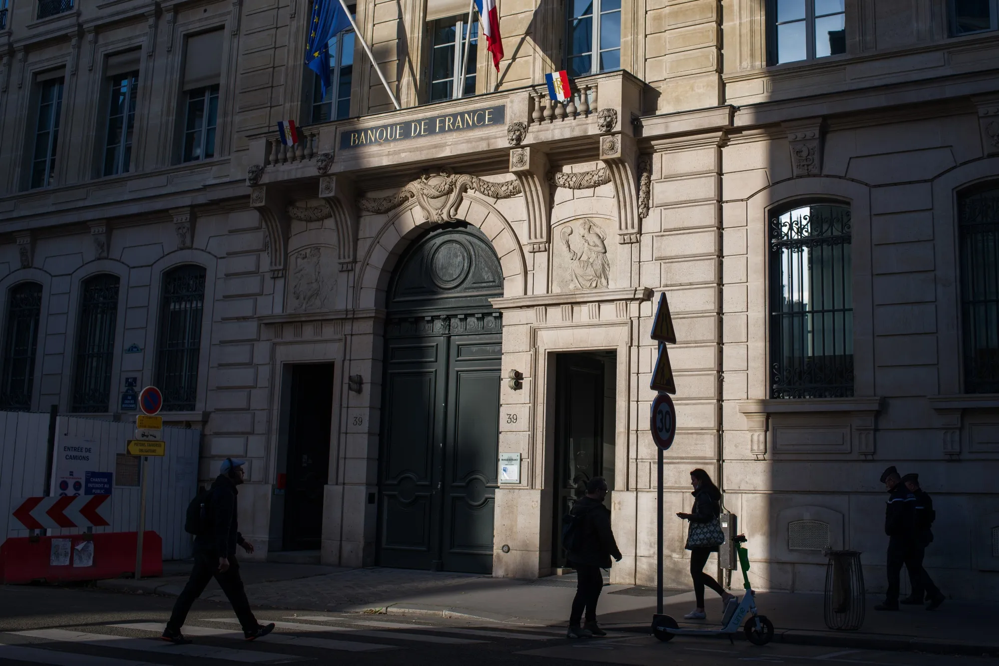 Pedestrians outside the entrance of Banque de France&nbsp;in Paris.
