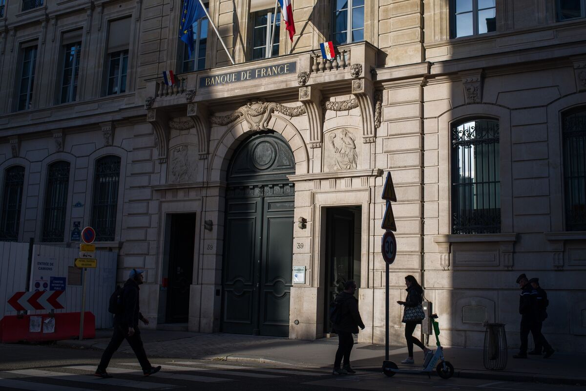 
                            Bank of France Sees Economy Expanding Despite Political Risks