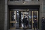 People enter Deutsche Bank AG headquarters on Wall Street in New York, U.S., on Thursday, April, 26, 2018. 