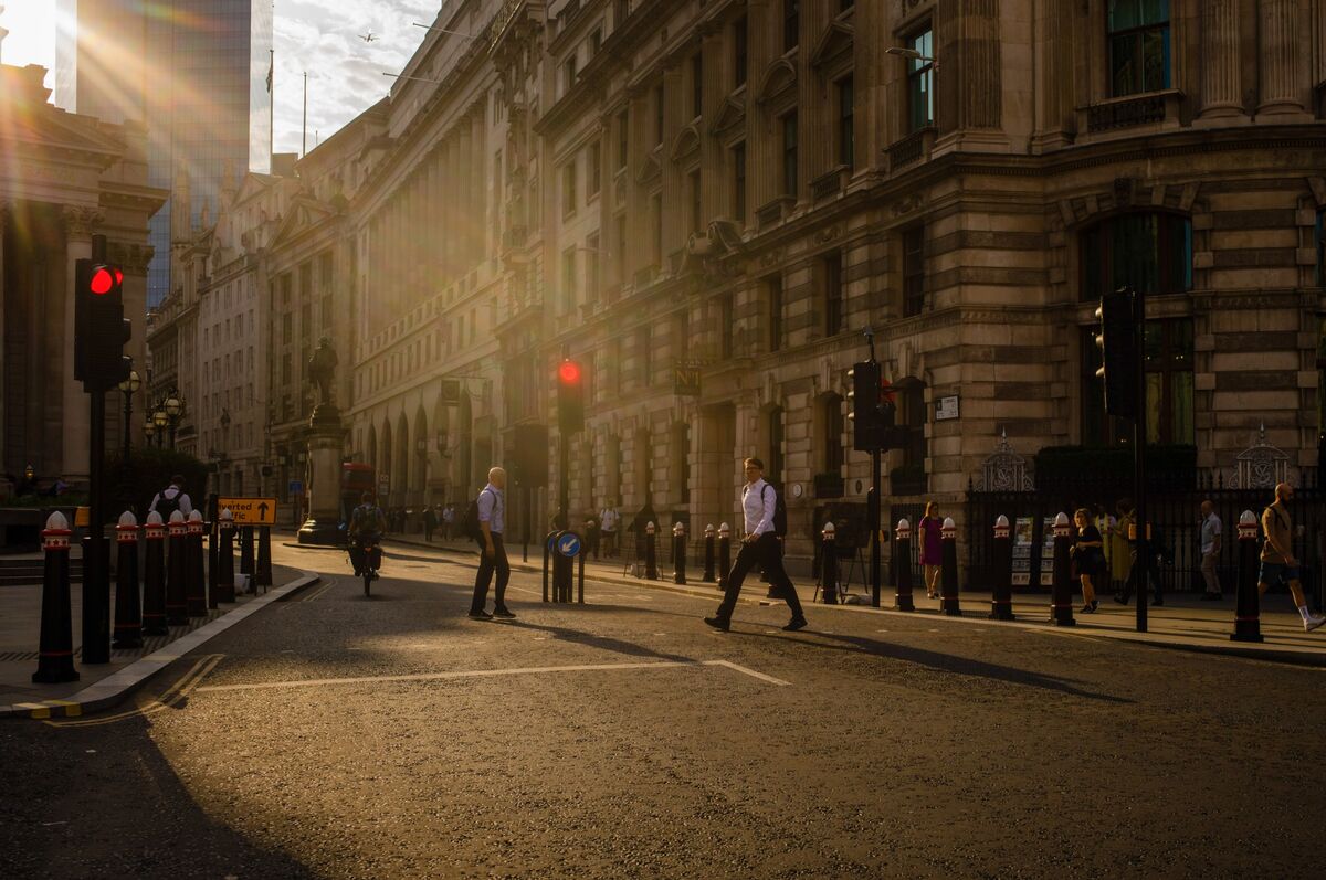 UK Economy Heads for Slowdown After ‘Goldilocks’ First Half