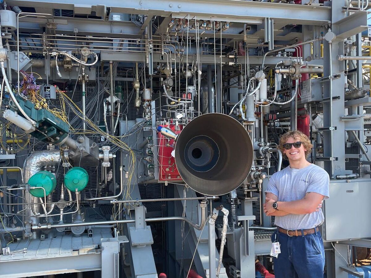 SpaceX, Blue Origin Jobs More Popular Than NASA, Boeing Bloomberg