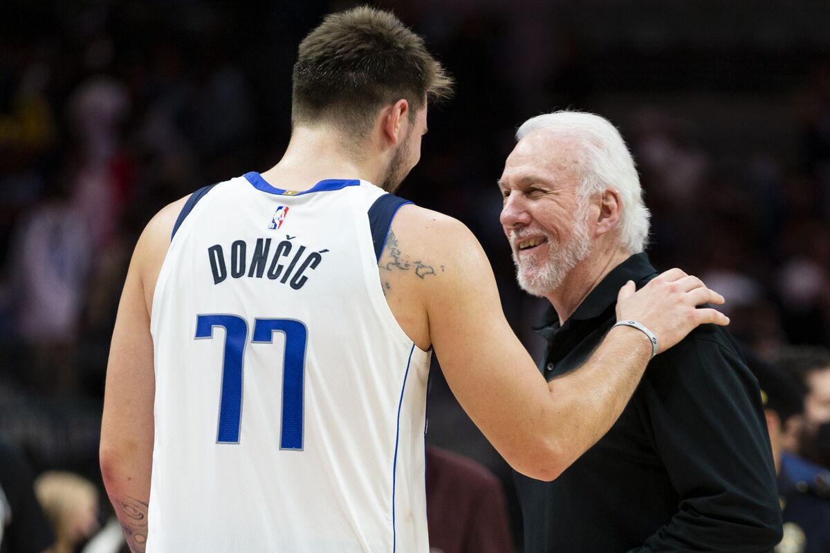 Doncic Scores 25, Mavs Beat Spurs 104-99 After Wild Swings - Bloomberg