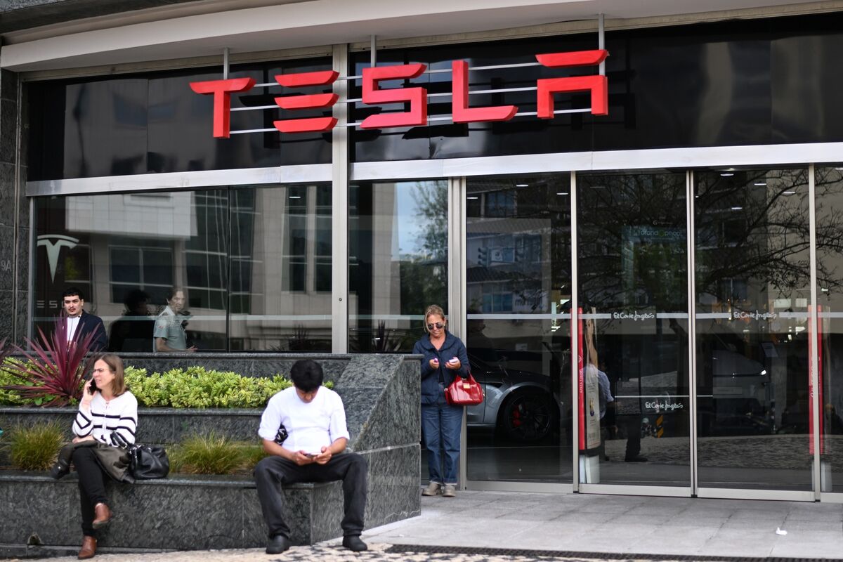 米テスラ、2社が投資判断引き下げ－トランプ氏との対立で懸念強まる