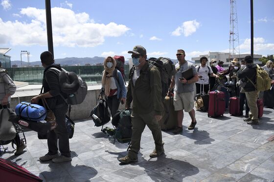 U.S. Deportation Planes Bring 209 Americans Home on Return Trip