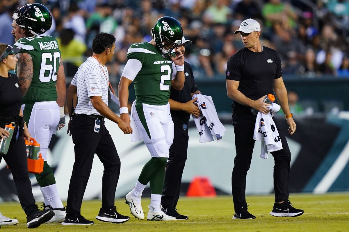 Injured Eagles QB Hurts Expected to Be Sidelined At Dallas - Bloomberg