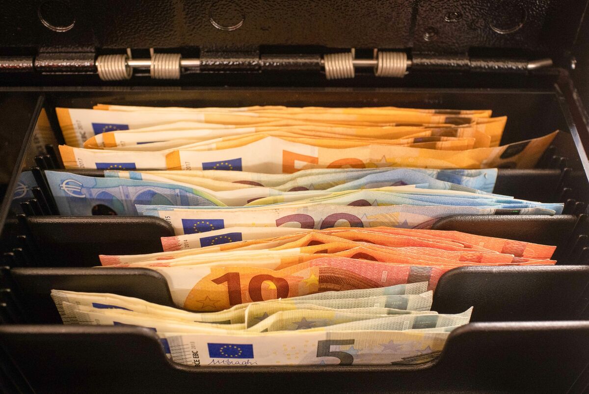 EU Floats Fix for Euro Use That’s Clouding Montenegro Membership
