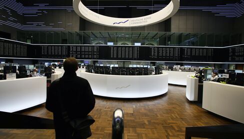 European Stocks Slip Before German Confidence Data