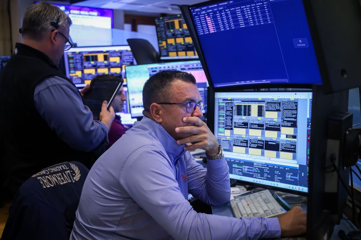 Stock-Market Euphoria Fades as Investors Turn Bearish, BofA Says