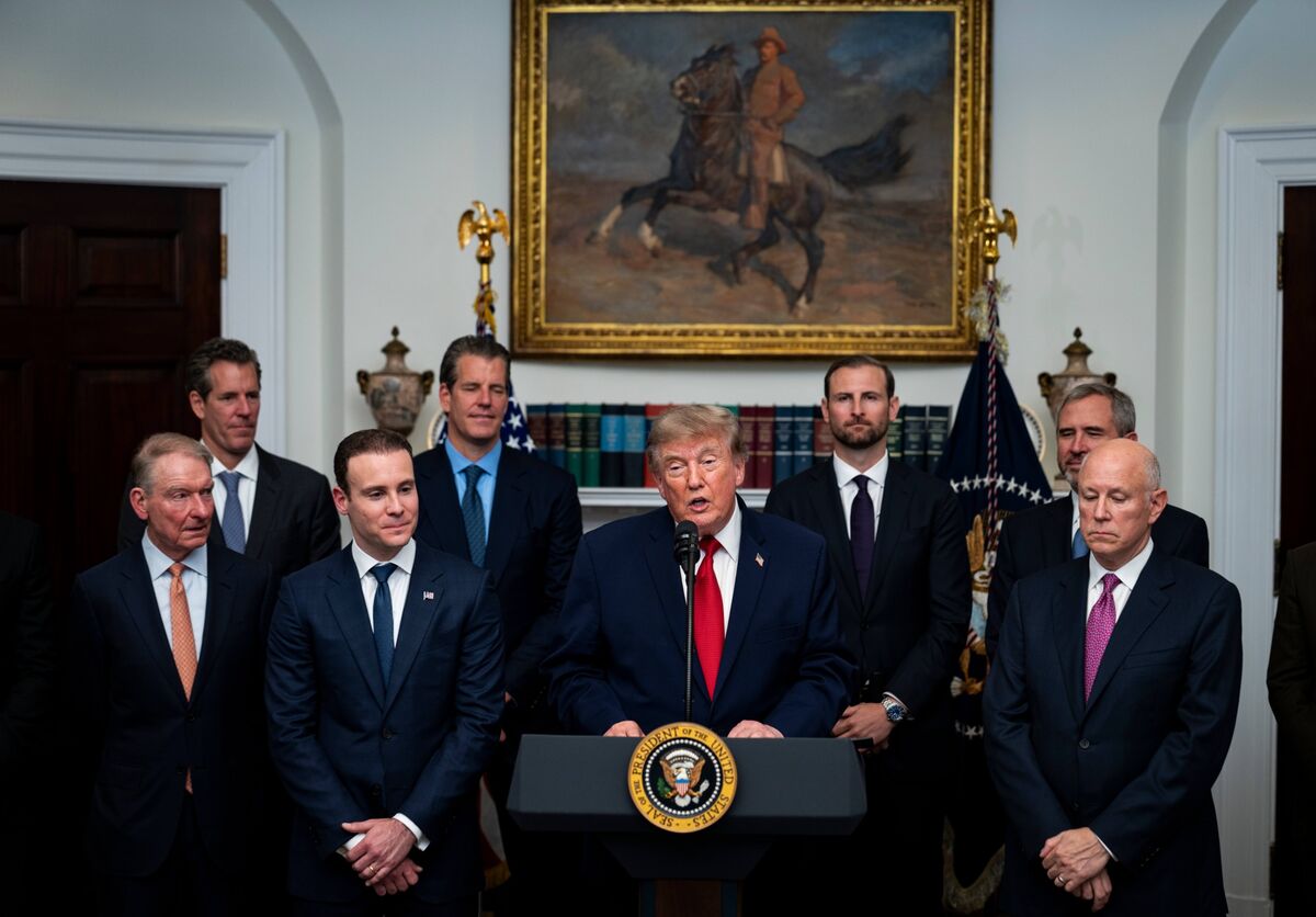 Crypto Stocks Set to Extend Gains on Trump Push, Dollar Slump