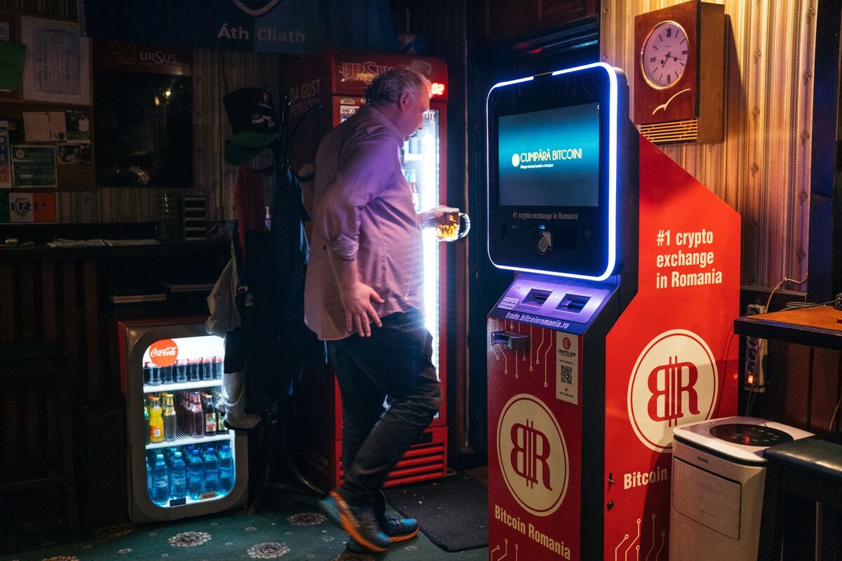 Bitcoin (BTC/USD), Ether (ETH) Gain Momentum, Some Altcoins Also Trade  Higher - Bloomberg