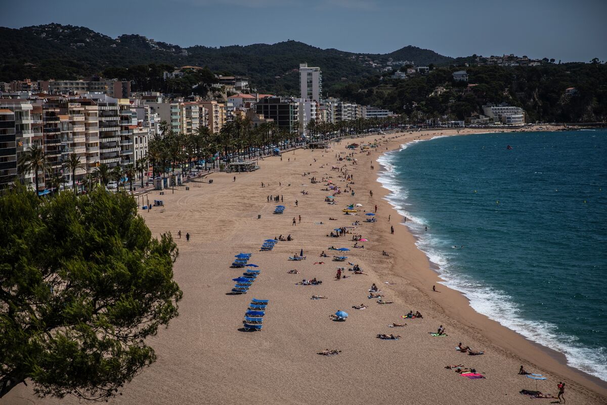 Spain Is Still A ‘Safe Destination’ For Tourists, Minister Says - Bloomberg