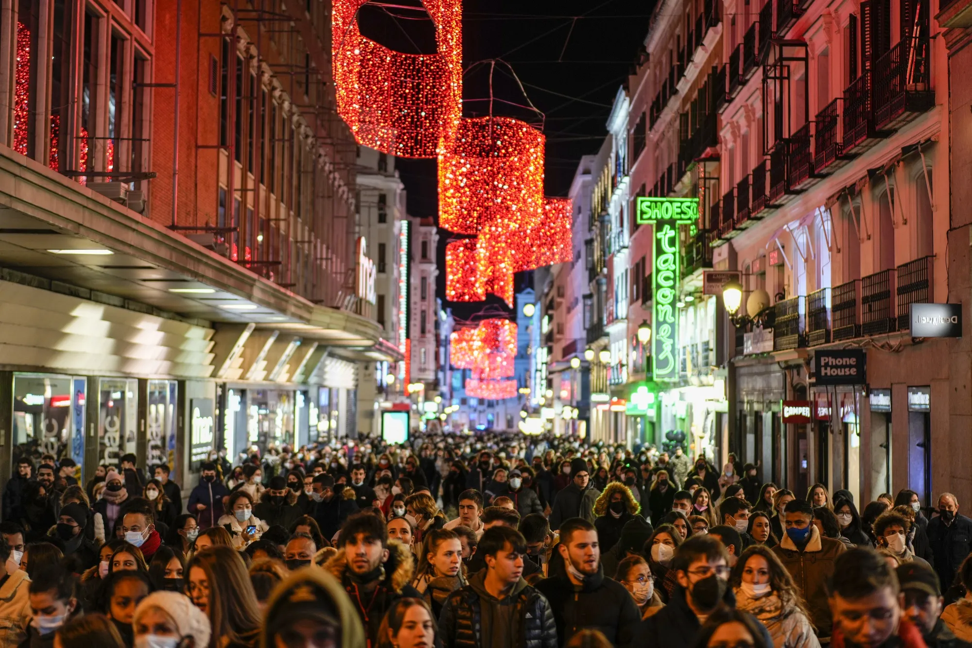 Shoppers on Black Friday in central Madrid.