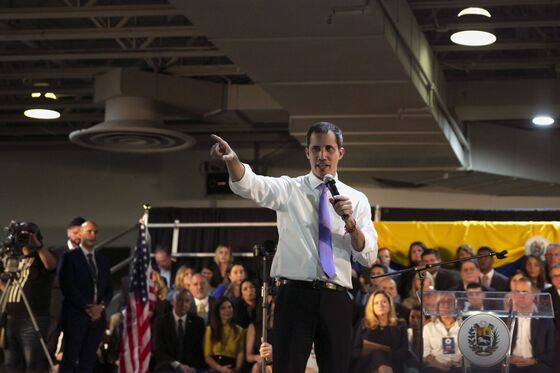 Venezuela’s Guaido Rallies Supporters, Meets Rubio in Miami