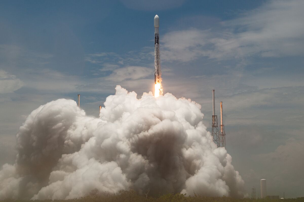 Techmeme: The US Air Force cancels RTX's ground-control network for the US' next generation of GPS satellites after years of delays and cost overruns (Anthony Capaccio/Bloomberg)