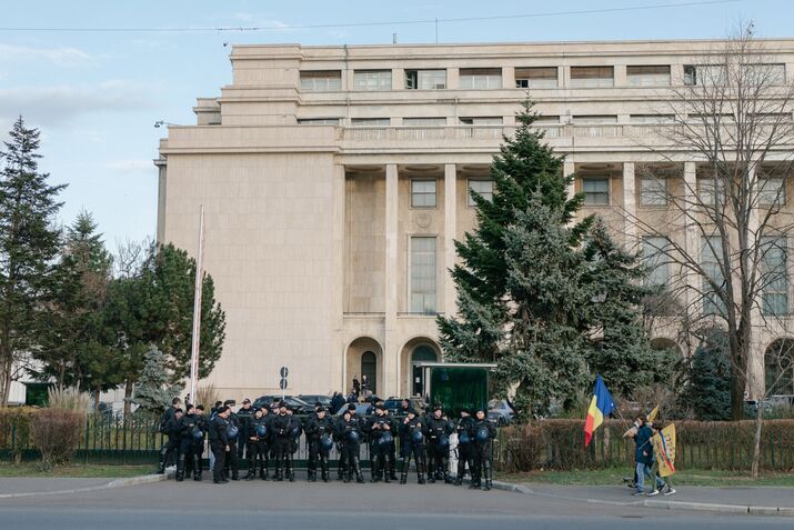 Thousands Protest in Romania to Support Pro-Russian Candidate