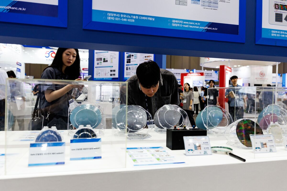 South Korea’s Economy Is Too Hot for One Rate Hike