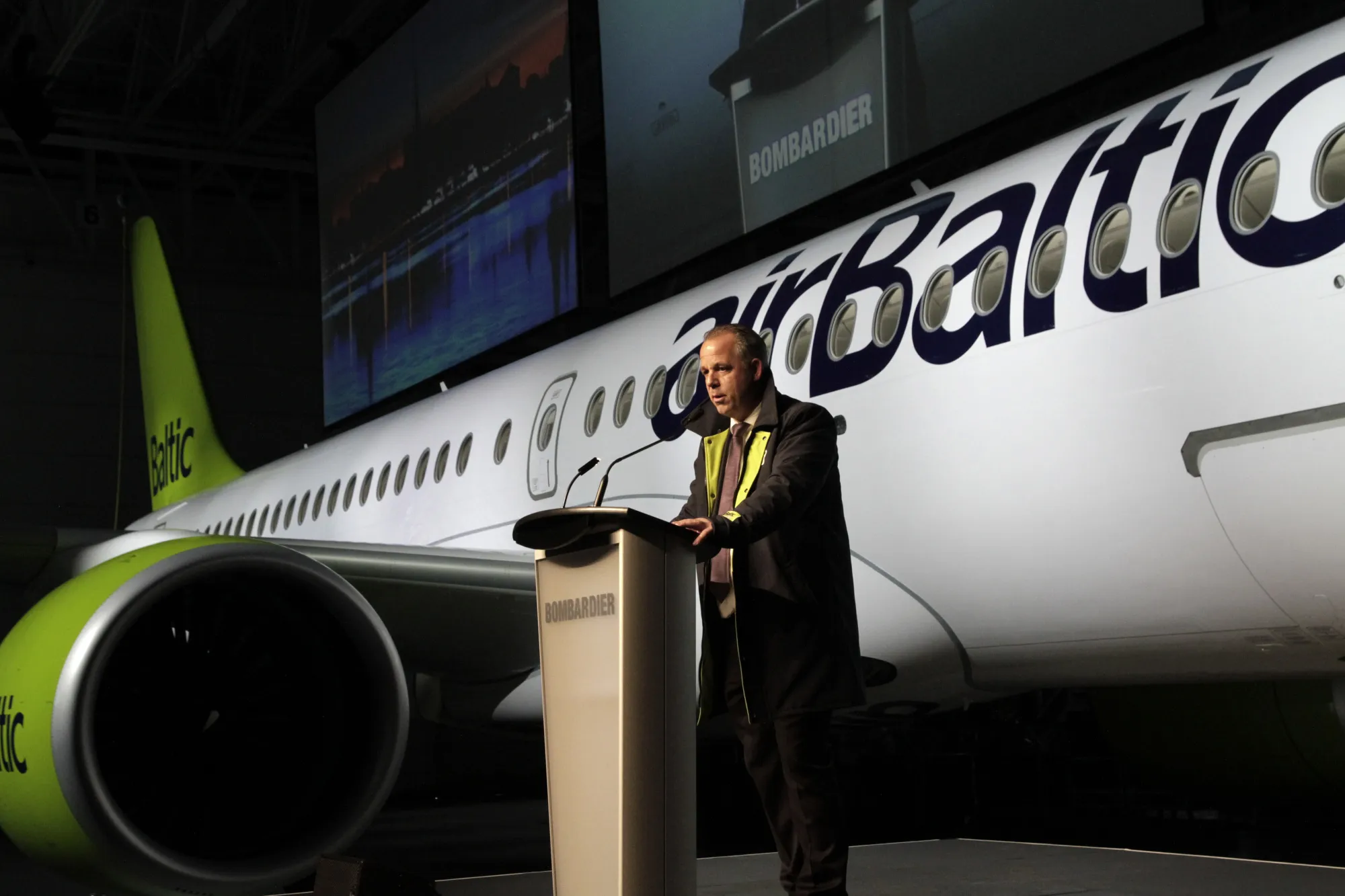 Martin Gauss speaks in Mirabel, Canada in 2016.