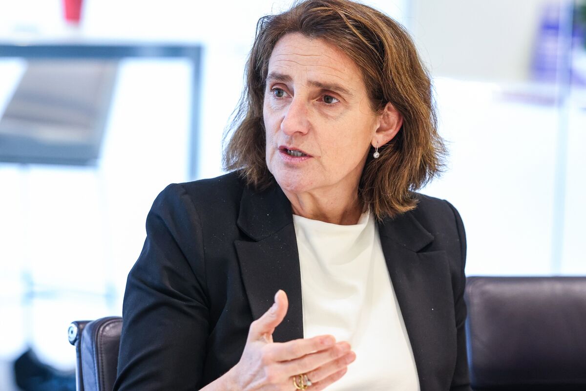 bloomberg.com - Suzanne Lynch - EU Weighs Looser Guidelines for Corporate Mergers