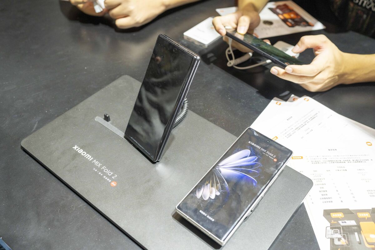 Smartphone Shipments Crash 22% in Worst Quarter Ever, IDC Says