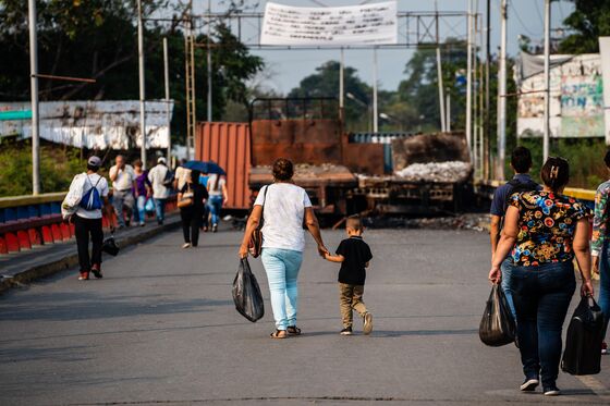 One Risky Birth Shows How Venezuela’s Diaspora Strains Its Neighbors