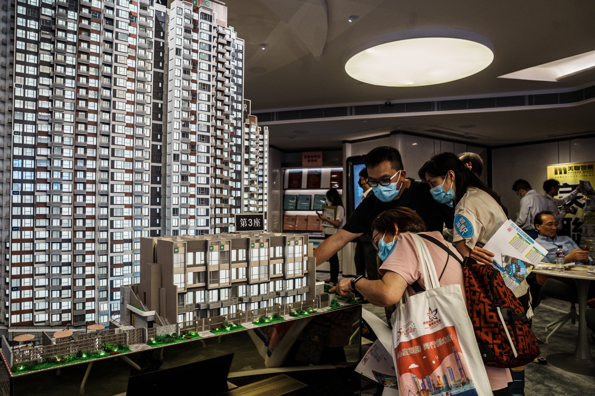 Hong Kong Taps Tycoons to Help Attract Family Offices - Bloomberg