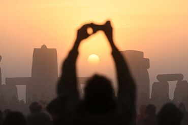 BRITAIN-TRADITION-RELIGION-SOLSTICE-ARCHAEOLOGY